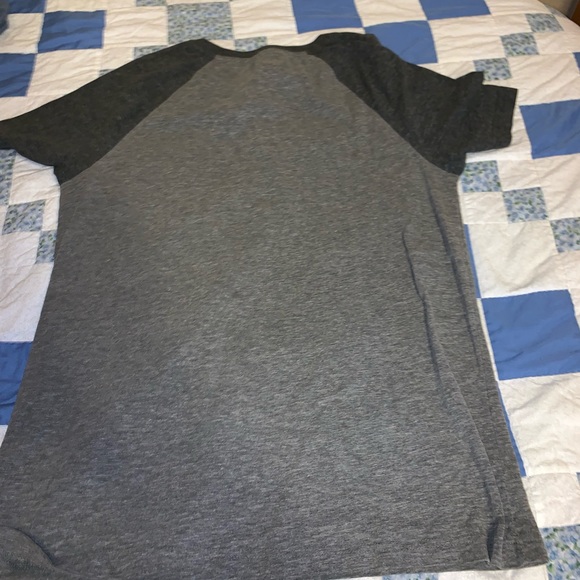 T shirt - Picture 2 of 3